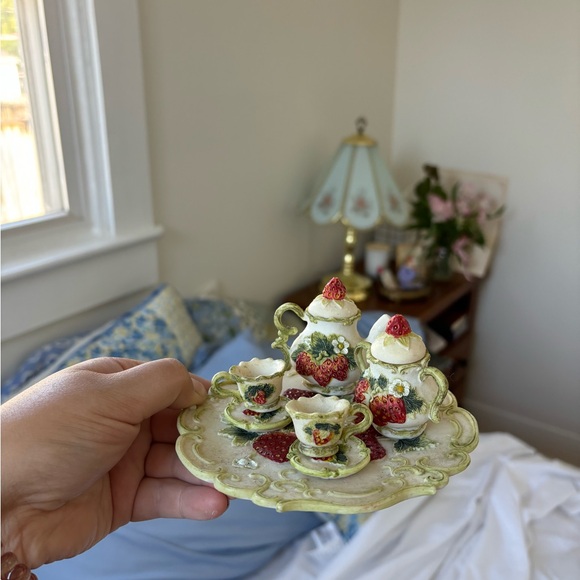 Miniature Strawberry Tea Set - Picture 1 of 5